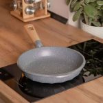 Алюмінієва сковорода 1,4 л, мармурове антипригарне покриття Ø 22 см, товсте дно MGC сірий HP-4-417G - Зображення 2