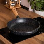 Алюмінієва сковорода 1,8 л, мармурове антипригарне покриття Ø 24 см, товсте дно MGC чорний HP-4-418B - Зображення 2