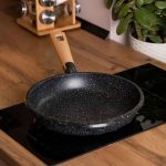 Алюмінієва сковорода 1,5 л, мармурове антипригарне покриття Ø 26 см, товсте дно MGC чорний HP-4-419B - Зображення 2