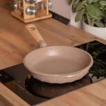 Алюмінієва сковорода 2,8 л з мармуровим антипригарним покриттям Ø 28 см, товсте дно MGC кавовий HP-4-420CO - Зображення 2