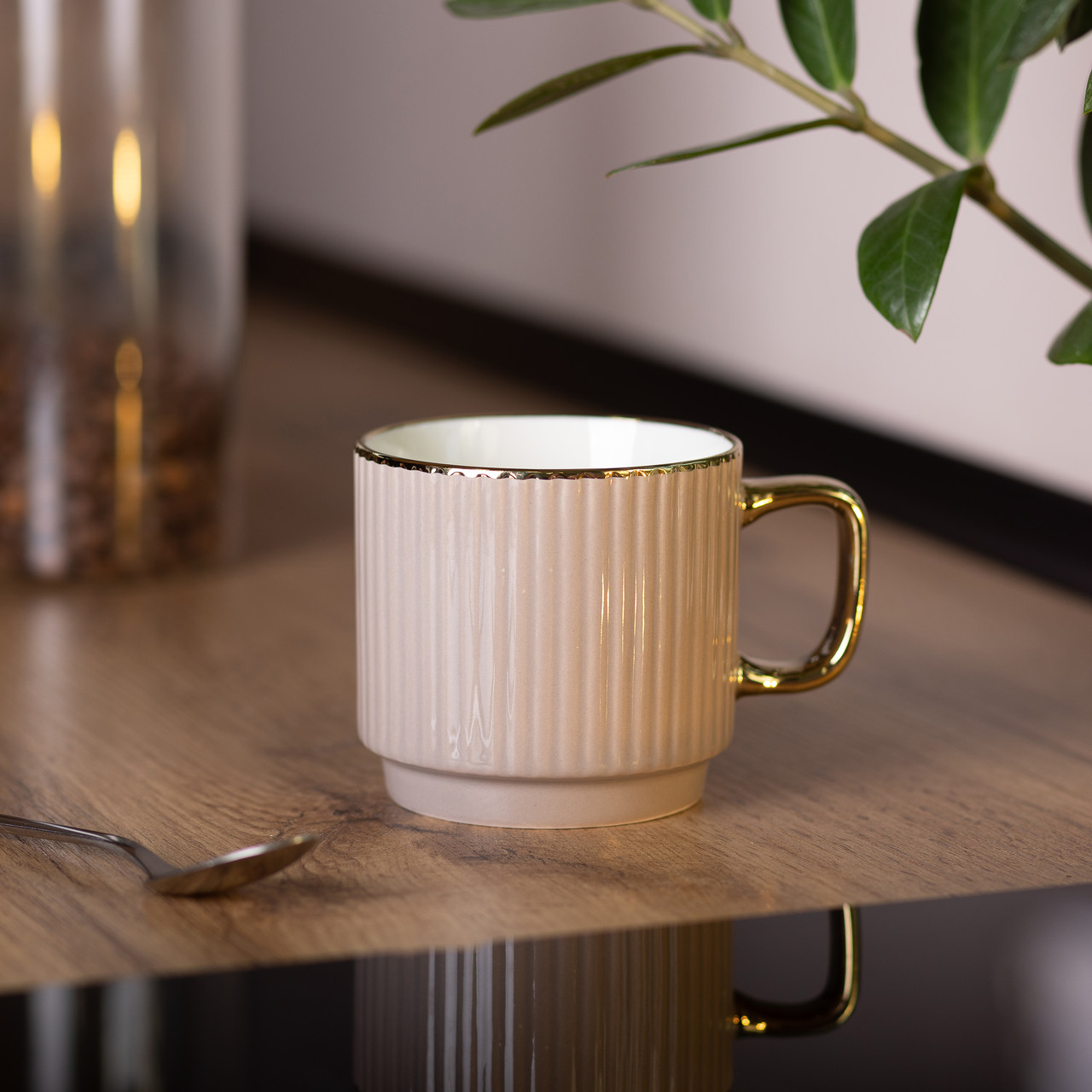 Чашка порцелянова із золотим обідком і золотою ручкою 300 (мл) Кремова RX-N231129CR - Зображення 4