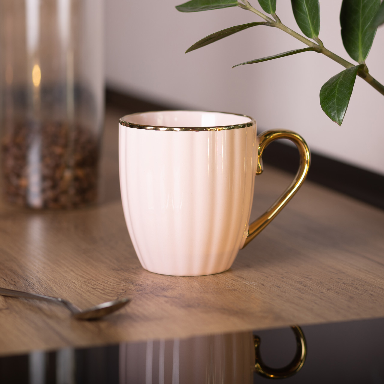 Чашка порцелянова із золотим обідком і золотою ручкою 420 (мл) Рожева RX-N240629P - Зображення 4