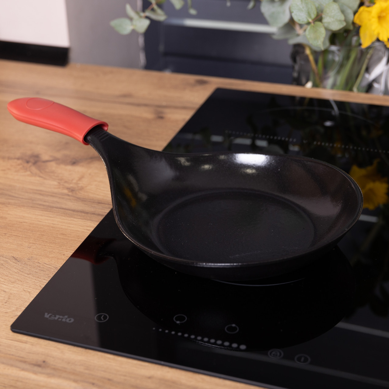 Чавунна сковорода з силіконовою ручкою Ø24,5 см для електричної та газової плити 1 л HP-1-13 - Зображення 7