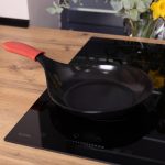 Чавунна сковорода з силіконовою ручкою Ø21 см для електричної та газової плити 0,5 л HP-1-12 - Зображення 8