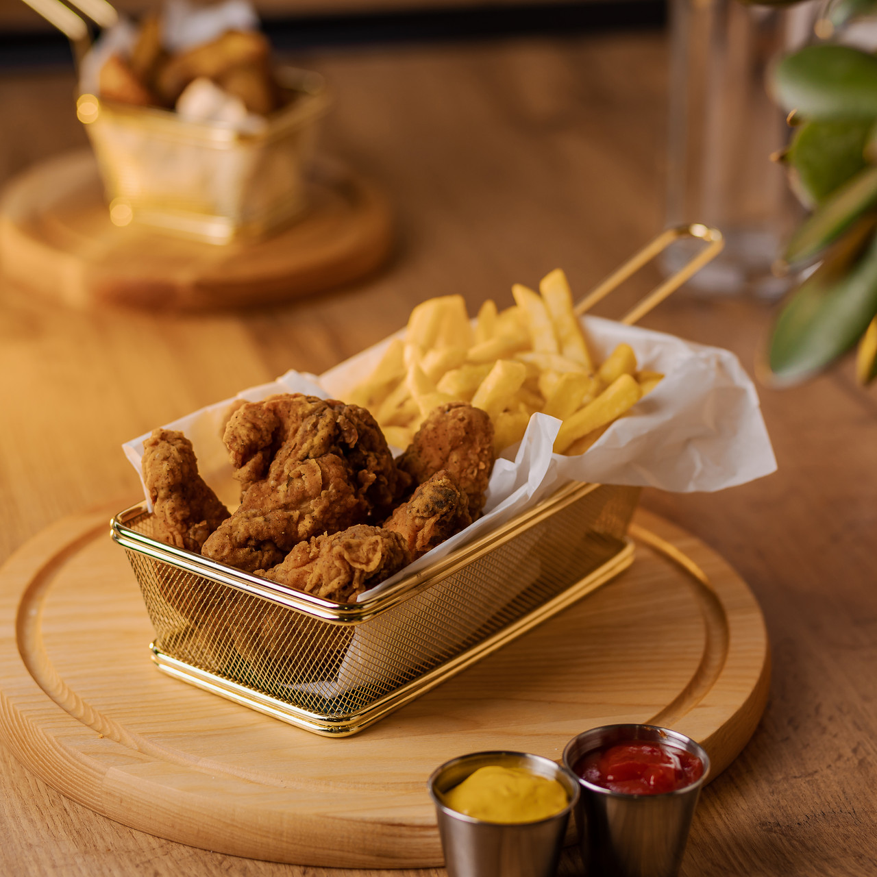 Кошик сервірувальний 21×11.5×5.5 см для подачі картоплі фрі та снеків з ручкою Золота HP-19-11-G - Зображення 4