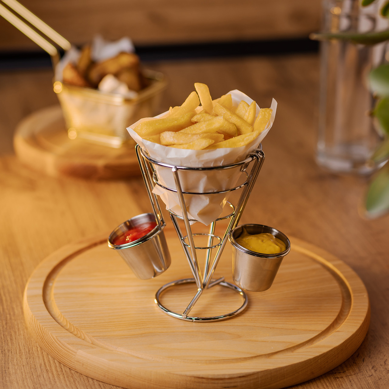 Кошик для картоплі фрі та снеків з 2 соусниками 50 мл конусний 15х15х13.5 см HP-19-7 - Зображення 5