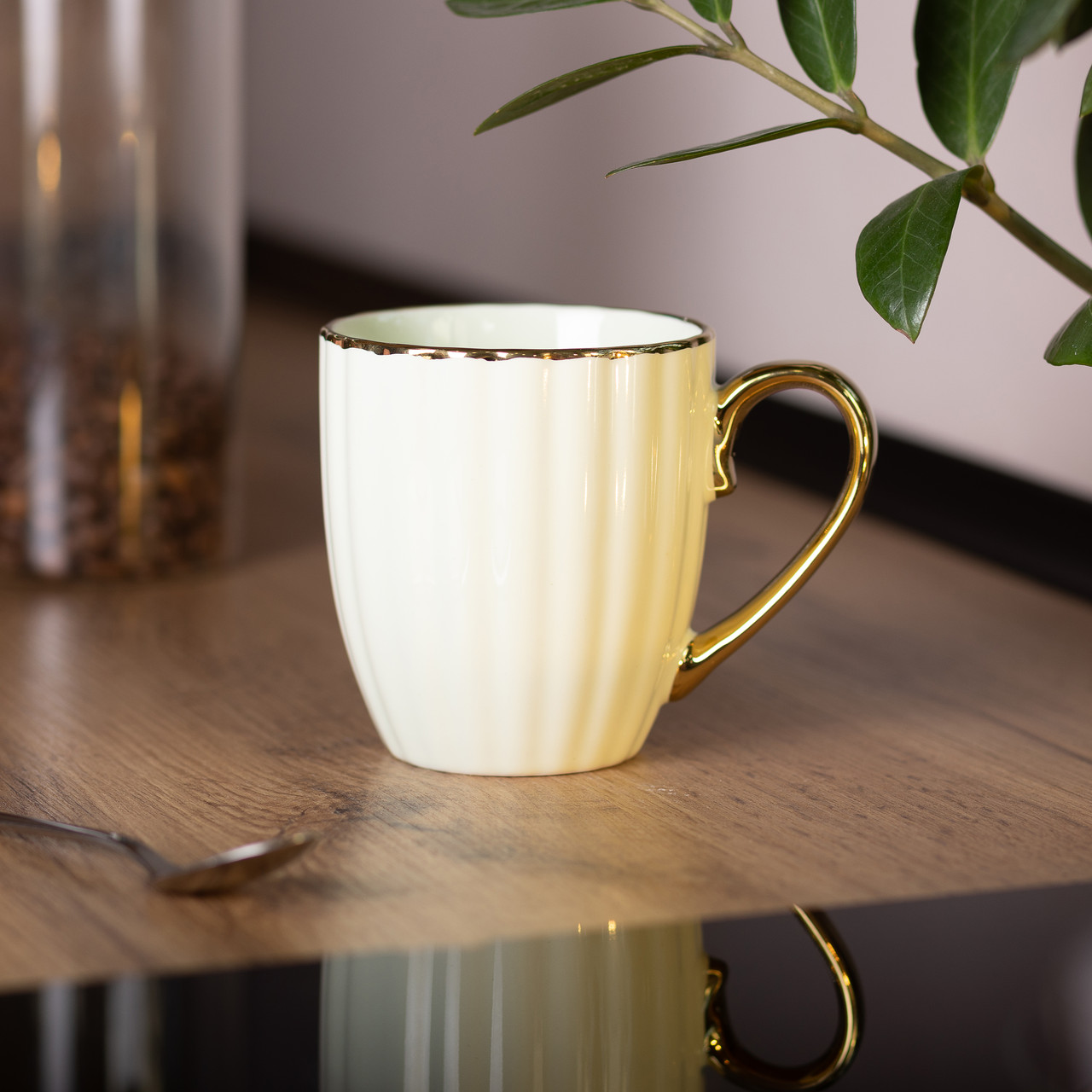 Чашка порцелянова із золотим обідком і золотою ручкою 420 (мл) Бежева RX-N240629BE - Зображення 4