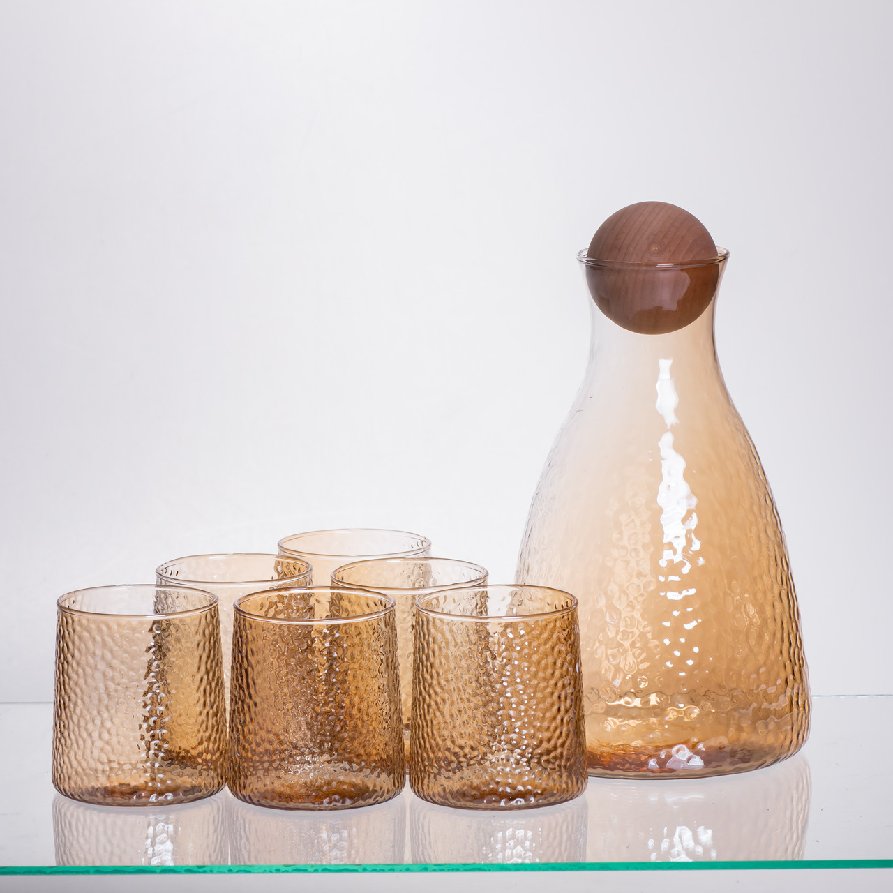nabor_dlya_napitkov_grafin_s_bambukovoy_kryshkoy_i_6_stakanami_korichnevyy Набір для напоїв графин з бамбуковою кришкою та 6 склянок, коричневий 64486-36 - Зображення 1
