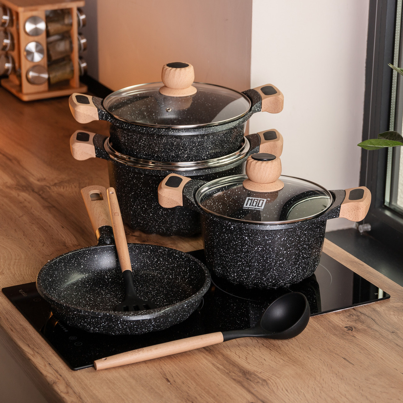 Набір посуду, 3 каструлі, з товстодонною алюмінієвою лопаткою та ополоником MGC, чорний HP-4-401B - Зображення 6