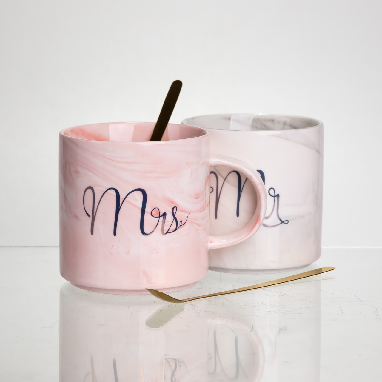 Набір парних порцелянових чашок Mr&Mis 2 (шт) по 400 (мл) чашки на подарунок з ложкою FM-28 - Зображення 5