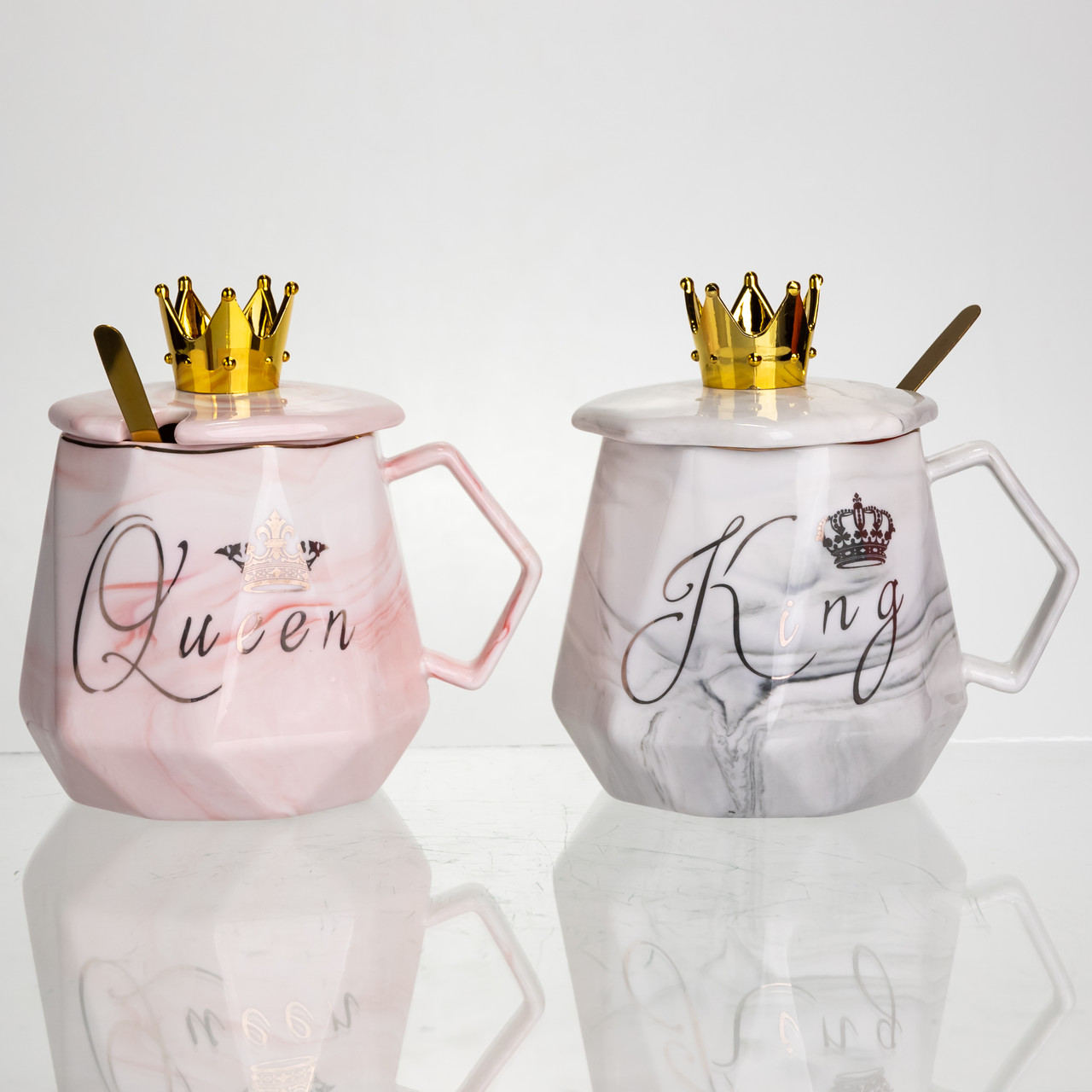 Набір парних порцелянових чашок Queen&King 2 (шт) по 400 (мл) чашки на подарунок із кришкою та ложкою FM-30 - Зображення 1