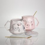 Набір парних порцелянових чашок Queen&King 2 (шт) по 400 (мл) чашки на подарунок із кришкою і ложкою Рожевий з блакитним FM-31 - Зображення 5