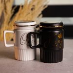 Набір парних порцелянових чашок з кришкою 2 (шт) по 450  (мл) Чорний з білим Yiwu FM-26 - Зображення 2