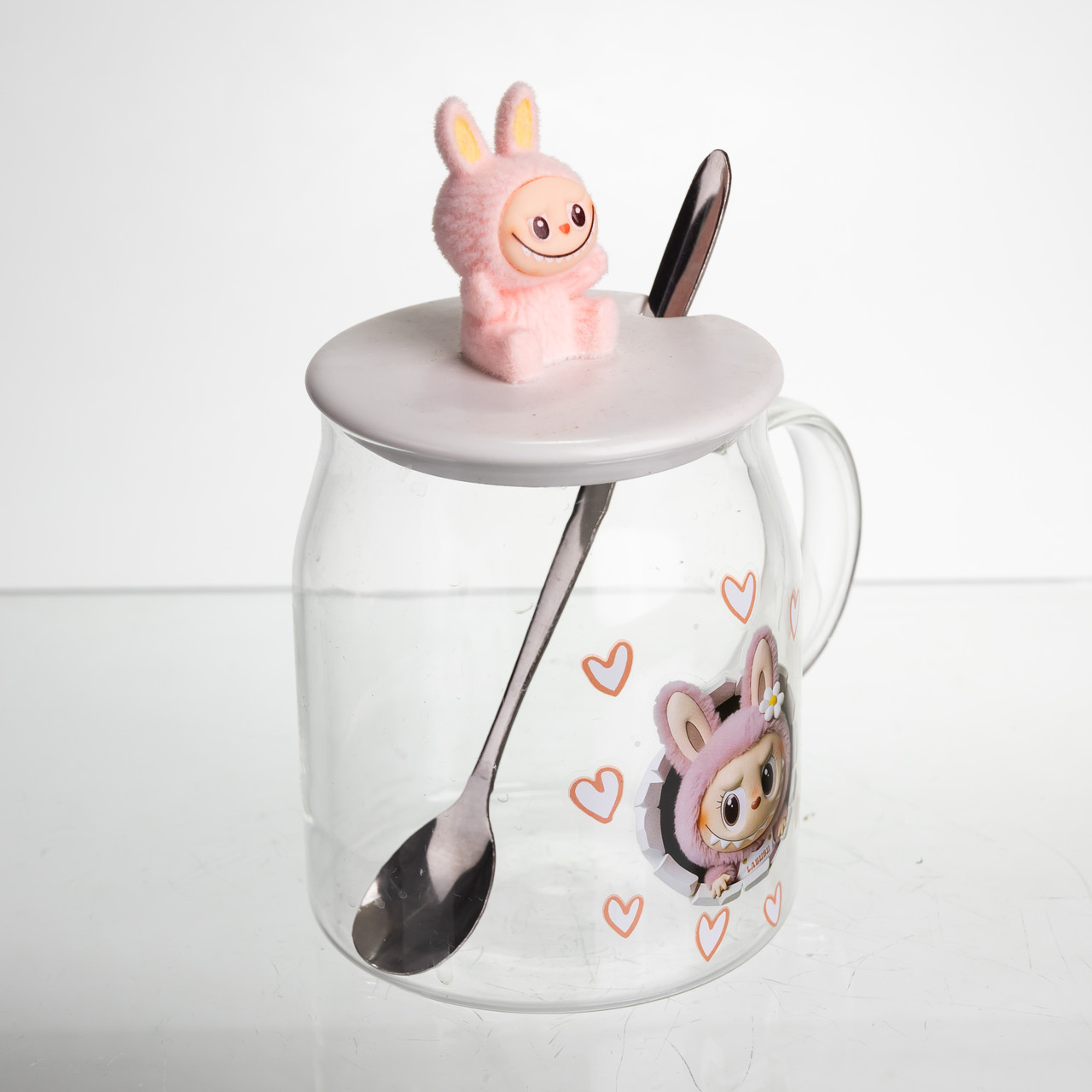 Новорічна велика скляна чашка "Лабубу" з кришкою та ложкою 600 мл Рожевий FM-56B - Зображення 2