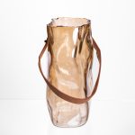 Подарункова скляна ваза сумочка з ручкою 18×9×25 (см) декоративна ваза 2.8 (л) для квітів Коричневий HP-19-157-1 - Зображення 2