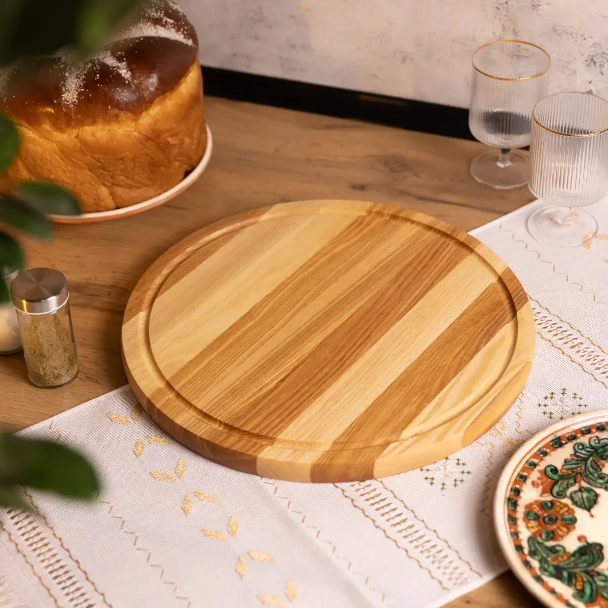 Обробна дерев'яна дошка кругла 25 см для подачі нарізки ясен C10W250 - Зображення 3