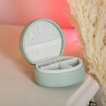 Скринька для прикрас з еко шкіри 10×9×4.5 см ​​органайзер для ювелірних виробів HP-5-31GR - Зображення 6