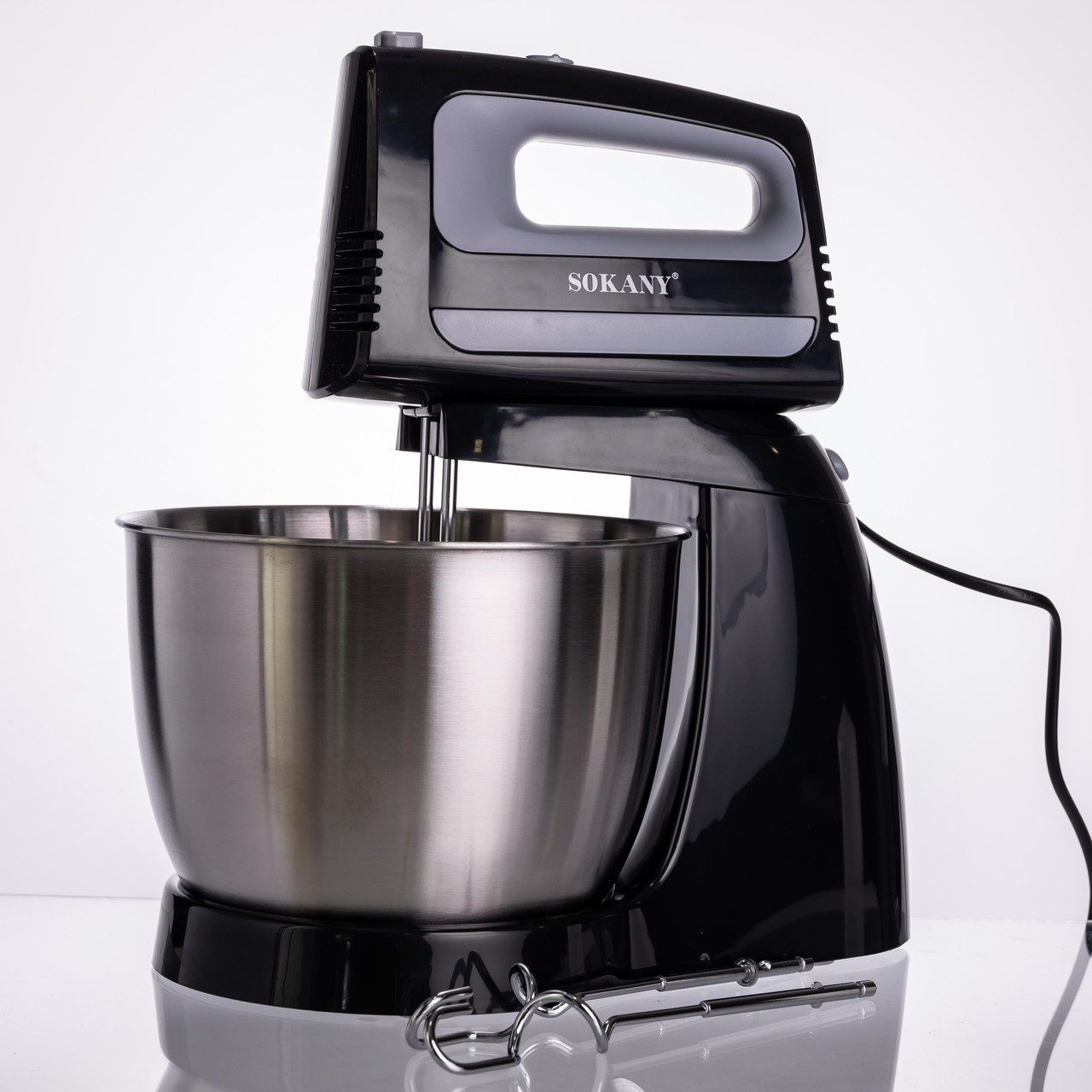 statsionarnyy_mikser_sokany_s_chashey_3_5_l_400_vt_5_skorostey_2_nasadki_venchiki_i_kryuki_chernyy Стаціонарний міксер Sokany CX-6622 з чашею 3,5 л, 400 Вт, 5 швидкостей, 2 насадки Чорний - Зображення 1