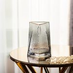 Скляна ваза для квітів, декоративна, трикутна, 15,5 см, сіра із золотою окантовкою HP-1711 - Зображення 4