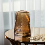 Декоративна трикутна скляна ваза із золотим обідком, 13 x 11,5 x 15,5 см HP-1710-1 - Зображення 4