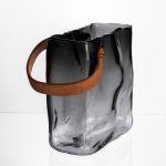 Декоративна скляна ваза-сумочка з ручкою 16×8×18.5 см Сірий HP-19-156-2 - Зображення 5