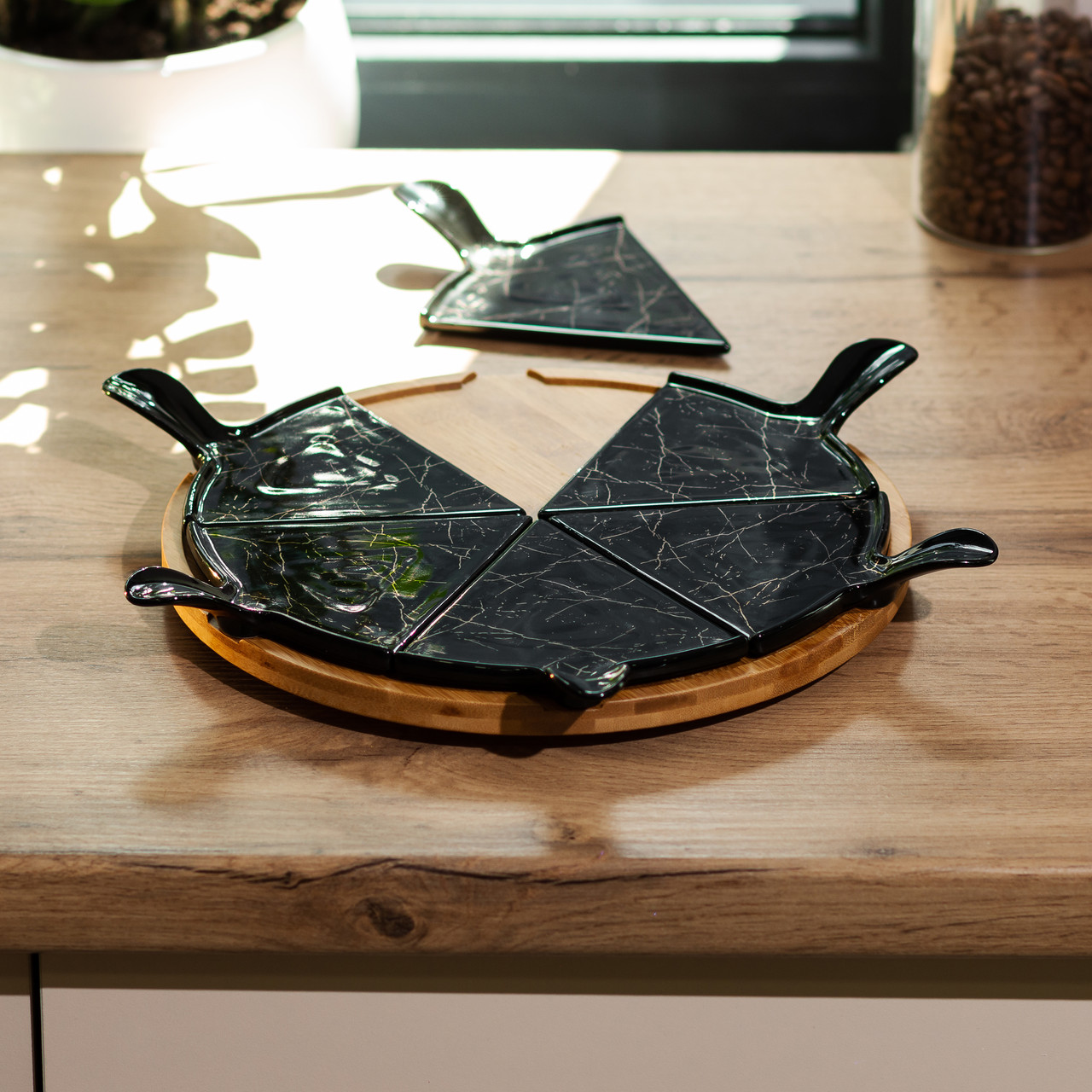 Тарілка для піци 28 см порцелянова з бамбуковою підставкою, що обертається, секційна чорна HP1247 - Зображення 2