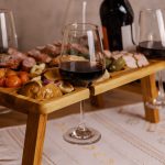 Винний столик-менажниця з дерева 50×30 см прямокутний на ніжках дуб BWS500180 - Зображення 7