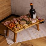 Винний столик-менажниця з дерева 50×30 см прямокутний на ніжках дуб BWS500180 - Зображення 10