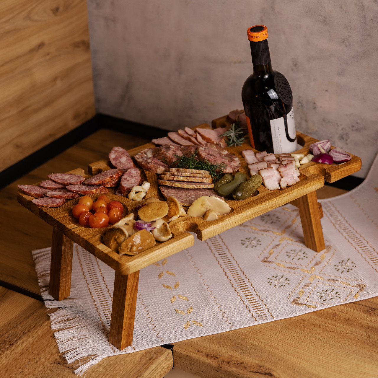 Винний столик-менажниця з дерева 50×30 см прямокутний на ніжках дуб BWS500180 - Зображення 10