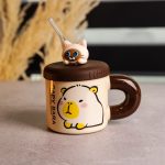 Чашка порцелянова з кришкою і трубочкою Капібара з котиком 400 мл FM-27A - Зображення 2