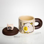 Чашка порцелянова з кришкою і трубочкою Капібара з котиком 400 мл FM-27A - Зображення 4