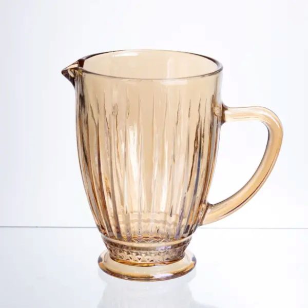 Глечик для напоїв 1.2 л фігурний прозорий ребристий з товстого скла бурштинового кольору HP-19-243