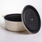 Емальована чавунна кокотниця 5,5 л, бежевий Yiwu HP-FLG-5 WHITE - Зображення 4
