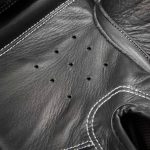 Боксерські рукавиці Reebok Combat Leather Boxing Gloves чорний, червоний 10 унцій (RSCB-10110RD-10) - Зображення 5