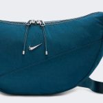 Сумка Nike NK AURA CRESCENT CROSSBODY 4L темно-синя для жінок 30 х 18 х 10 см (HQ4370-415)
