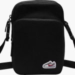 Сумка через плече Nike NK HRTGE CRSSBY-CORTEZ PTCH 4L чорний Уні 15 x 23 x 8 см (HM4415-010)