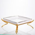 Сервірувальна тарілка на металевій підставці 20,3*20,3*9 см, золото Yiwu LB-1563G - Зображення 3